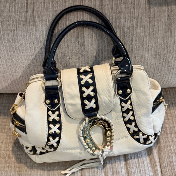 &black - Picture 7 of 11